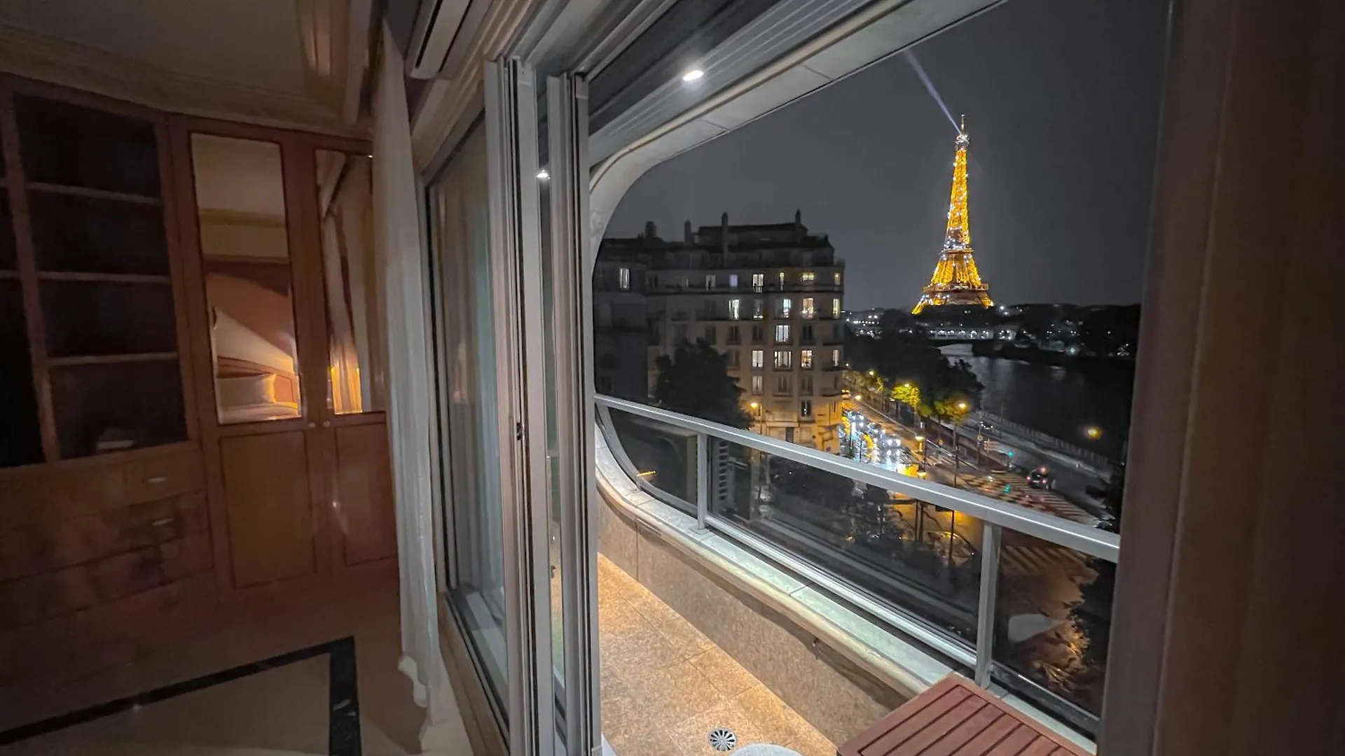 Les Amoureux De La Tour Eiffel Guest house Paris