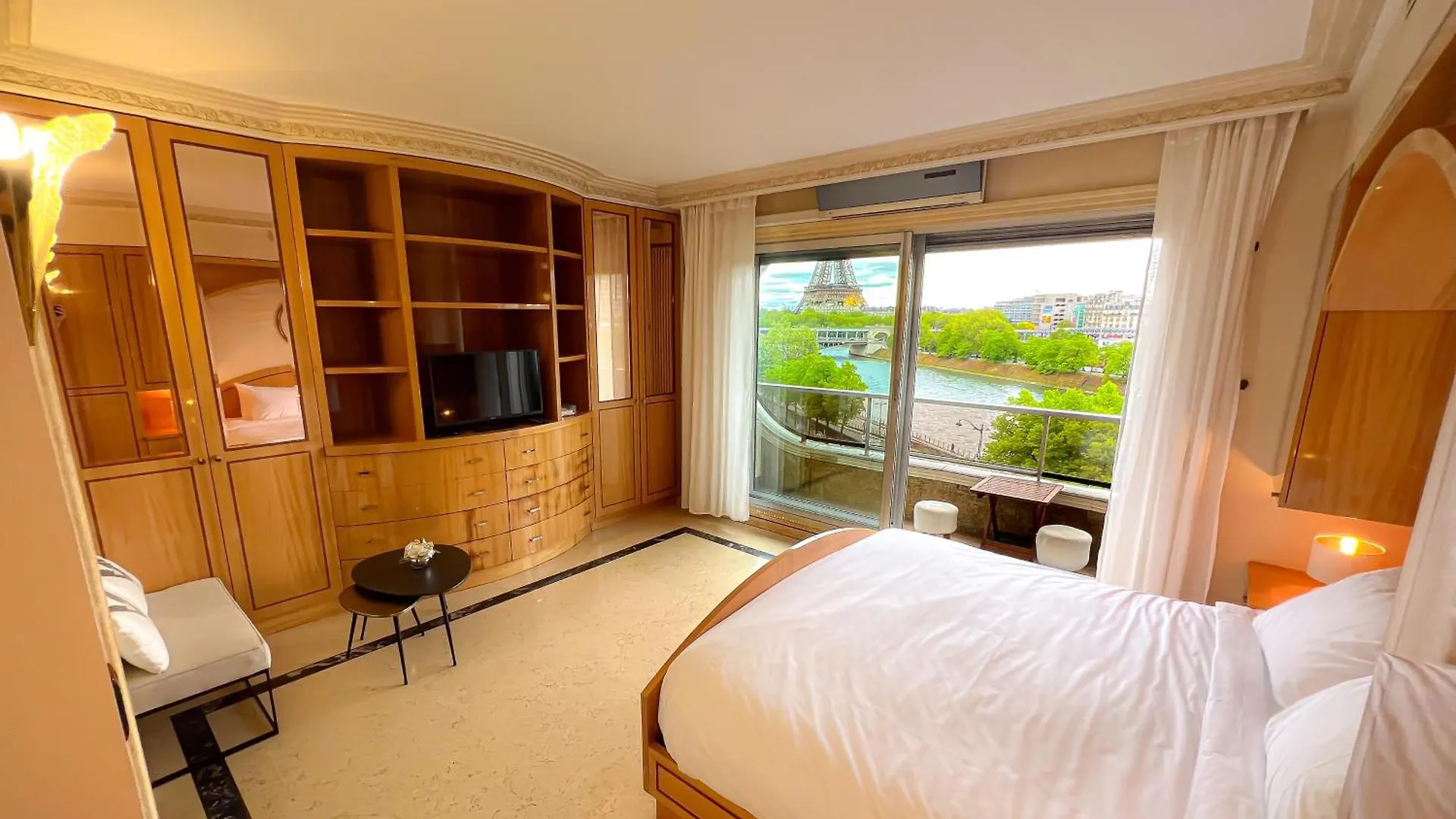 Guest house Les Amoureux De La Tour Eiffel *
