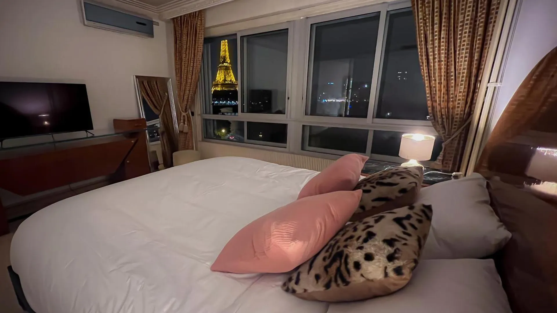 Guest house Les Amoureux De La Tour Eiffel Paris