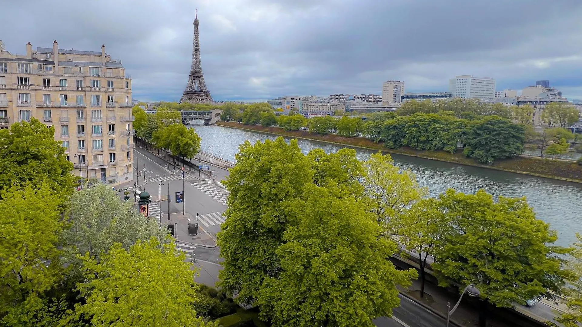 Les Amoureux De La Tour Eiffel Guest house *